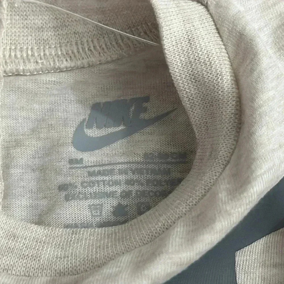 Nike Baby Futura Romper - Picture 2 of 4